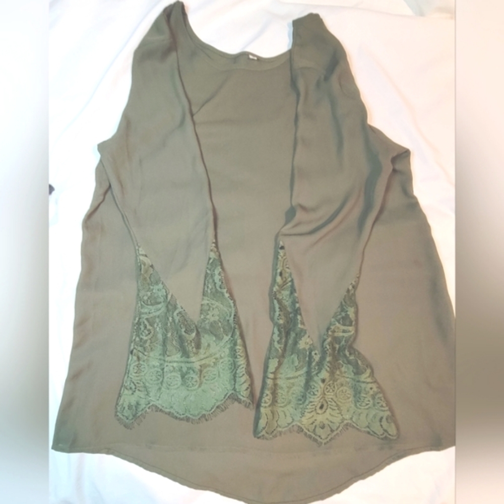 Ladies Unknown Brand,Size Large, Hunter Green Long Sleeve Shirt